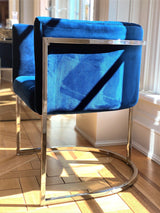 Discover the One Preevay Arc Dining Chair. Inspired by the Arc de Triomphe, this customizable luxury chair features a nickel frame and plush velvet. Perfect for upscale residences and hospitality venues. Minimum order of 8 chairs window light