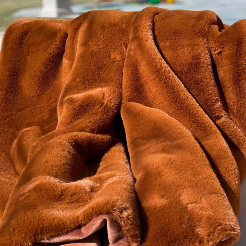 Experience luxury redefined with ONE Preevay's Faux Rabbit Fur Throw in Coco Brown. Inspired by Fernando Botero and crafted from Ultra Premium Faux Rabbit Fur. Hypoallergenic, cruelty-free, and lined with elegant velvet for refined warmth and sophistication. 800gsm, 50x60 inches